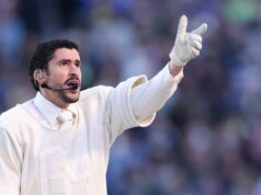 Spiegazione del significato della maglia Ocasio 64 di Dangerous Bunnys