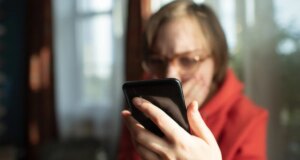 Bandiere rosse di truffe romantiche a cui prestare attenzione