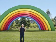 Apple sta segretamente lavorando su occhiali intelligenti, ciondolo AI e AirPod AI, cube il rapporto