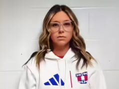 Il marito sorprende la segretaria della scuola dell’Indiana a fare sesso con uno studente