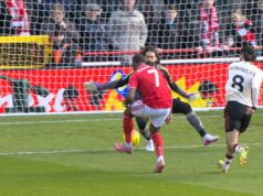 Alisson ostacola presto Hudson-Odoi