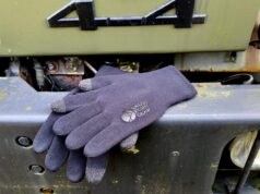 Questi guanti touchscreen resistono alla pioggia e al freddo e risolvono il mio problema più grande con le escursioni invernali