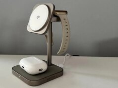 Questo caricabatterie multiplo 3 in 1 cancella l’ingombro dei cavi sulla scrivania e ha un bell’aspetto mentre lo fa