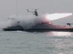 L’Iran lancia esercitazioni di guerra nello Stretto di Hormuz mentre la portaerei statunitense effettua missioni 24 ore su 24, 7 giorni su 7, prima dei colloqui di Ginevra