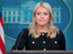 Leavitt si fa beffe del giornalista che ha messo in dubbio quando Trump sia stato “falsamente definito razzista”: “Stai scherzando?”