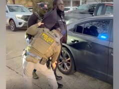 L’ICE arresta una recluta della polizia di New Orleans con ordine di espulsione a cui è stata rilasciata un’arma da fuoco dal dipartimento