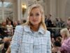Laura Whitmore fa debuttare il pancione allo spettacolo LFW di Paul Costelloe dopo la rivelazione della gravidanza