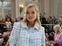 Laura Whitmore fa debuttare il pancione allo spettacolo LFW di Paul Costelloe dopo la rivelazione della gravidanza