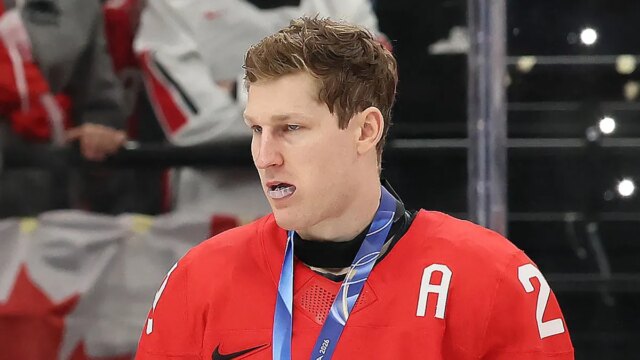 nathan-mackinnon-canada.jpg