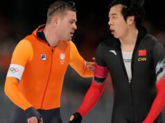 Il pattinatore di velocità olandese Joep Wennemars viene ripattinato dopo l’urto olimpico