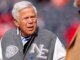 Lo scrittore vede il rosso sulla pubblicità del Tremendous Bowl della Blue Sq. Alliance di Robert Kraft