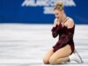 La pattinatrice americana Amber Glenn emozionata dopo un errore costoso durante la gita olimpica