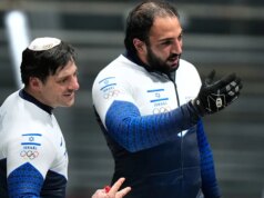 L’emittente svizzera strattona la copertura del bob olimpico dopo che le osservazioni del commentatore hanno preso di mira l’atleta israeliano