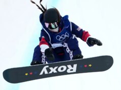L’olimpionica americana Chloe Kim punta alla storica medaglia d’oro nonostante un infortunio alla spalla