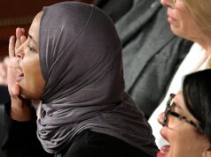 Omar grida “sei un assassino” e “bugiardo” a Trump durante il discorso sullo stato dell’Unione