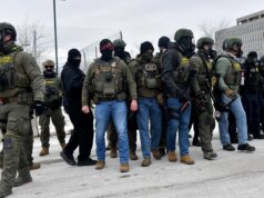 Il giudice federale accusa di disprezzo l’avvocato del Dipartimento di Giustizia per il caso ICE