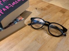 Non è solo colpa degli schermi: perché così tante persone hanno improvvisamente bisogno degli occhiali