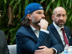 Un tifoso dei Lions intenta una causa da 100 milioni di dollari dopo lo scontro con DK Metcalf e nega le accuse di insulti razzisti