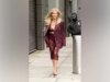 Sarah Michelle Gellar stupisce con un reggiseno di pizzo bordeaux e una gonna trasparente a New York Metropolis
