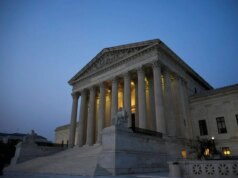 La Corte Suprema sconvolge il mondo dichiarando correttamente incostituzionali le tariffe globali di Trump