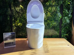 Questa nuova toilette non ti sporcherà. Pulisce l’intera ciotola e il bordo con un solo risciacquo