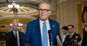 Schumer afferma che i democratici combatteranno l’identificazione degli elettori spingendo con le unghie e con i denti, mentre si oppone al ruolo del DHS nelle elezioni