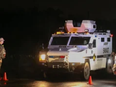 Un uomo dell’Arizona detenuto durante un’operazione SWAT nega il collegamento con il rapimento di Nancy Guthrie