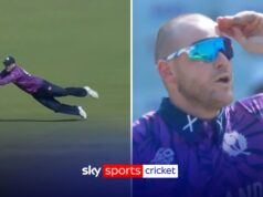 Prima palla… primo wicket! Lo scozzese Munsey realizza una superba cattura in tuffo