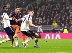 I tifosi del Tottenham si rivoltano di nuovo contro Frank mentre il Newcastle si assicura una rara vittoria in trasferta