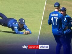 “Assolutamente stupendo!” | La stella dell’Inghilterra U19 prende una brillante cattura in tuffo!