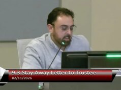 Membro del consiglio scolastico della California temporaneamente bandito dalla scuola dopo lo scontro con il preside per le proteste dell’ICE