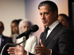 Raid dell’FBI che coinvolge il sovrintendente delle scuole di Los Angeles, forse legato al fallimento di un accordo sull’intelligenza artificiale da 6 milioni di dollari, potenziale conflitto