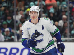 Tyler Myers dei Canucks seduto contro i Jets per scopi commerciali