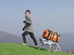 Ti presentiamo As2, un cane robotic che funziona con le batterie e non con i massaggi sulla pancia