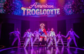 Il musical di Imelda Marcos di David Byrne “Right here Lies Love”." ottiene un restyling accurato al Taper