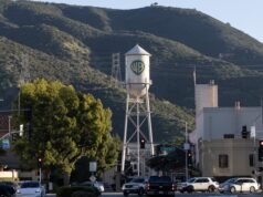 La politica è al centro della scena mentre la Paramount presenta una nuova offerta per Warner Bros. Discovery