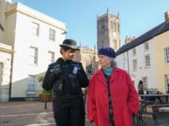 Con umorismo decisamente britannico, “Can You Preserve a Secret?” fa luce sulle frodi assicurative