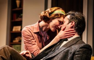 Sylvia Plath infesta ‘Sylvia Sylvia Sylvia’, un nuovo lavoro ambizioso ma informe, alla Geffen Playhouse