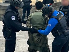 Gli investigatori cercano un movente dopo che un uomo della Georgia sarebbe corso verso il Campidoglio con un fucile carico