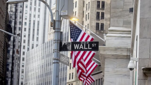 wall-street-nyc-american-flag.jpg