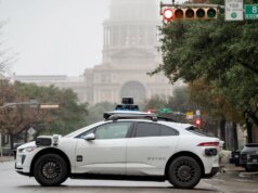 La guerra dei prezzi dei robotaxi è iniziata. Ecco tutto quello che devi sapere.