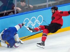 Il canadese Tom Wilson ottiene un grande successo sullo statunitense Dylan Larkin nella partita per la medaglia d’oro