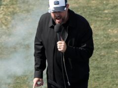 Quanti piedi ci sono in 500 miglia? Nessuno lo sa, almeno Nate Bargatze non lo sa alla Daytona 500