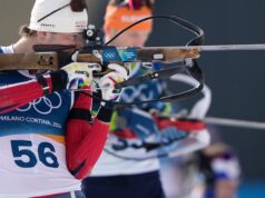 La biatleta norvegese vince un’altra medaglia di bronzo, pochi giorni dopo aver confessato l’infedeltà