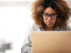 Le scuole spendono 30 miliardi di dollari su laptop computer e pill che hanno distrutto la Gen Z