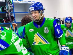 À VOIR: Alexander Zharovsky bis deciso dans la KHL