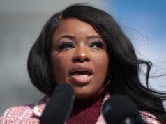 La guardia di sicurezza della deputata americana Jasmine Crockett sarebbe stata uccisa a colpi di arma da fuoco dalla polizia