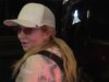 Hayden Panettiere atterra al LAX con le stampelle, appoggiandosi all’ex Brian Hickerson