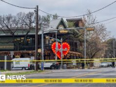 La sparatoria mortale in un bar in Texas è “potenzialmente un atto di terrorismo”, afferma l’FBI