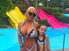 Coco Austin, 46 anni, posa in bikini abbinato con la sua mini-me figlia Chanel, 9 anni, mentre è alle Bahamas